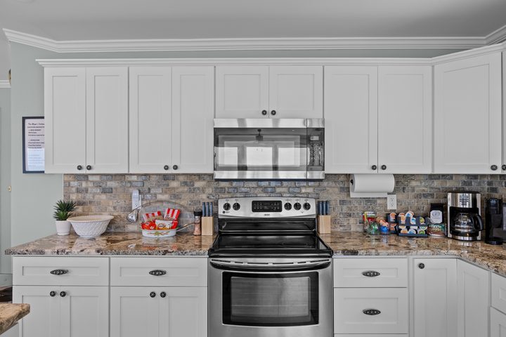 Kitchen details on the counter